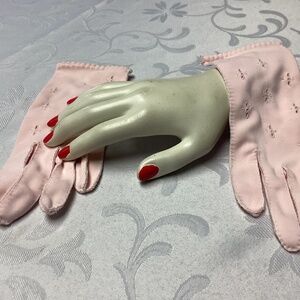 Pink vintage gloves never worn designed too💗💗💗💗💗💗